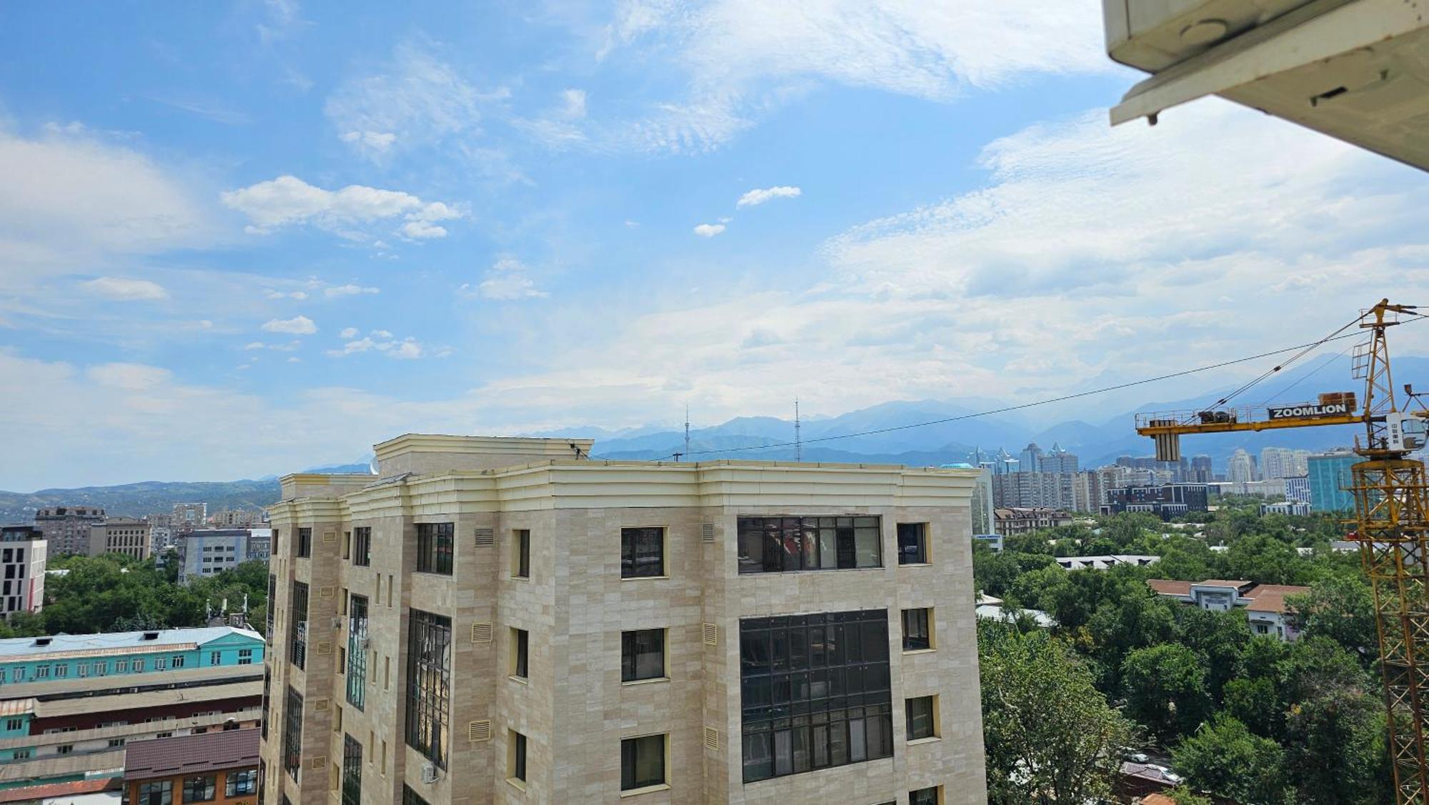 Новый Жк В Самом Центре Города Almaty Bagian luar foto